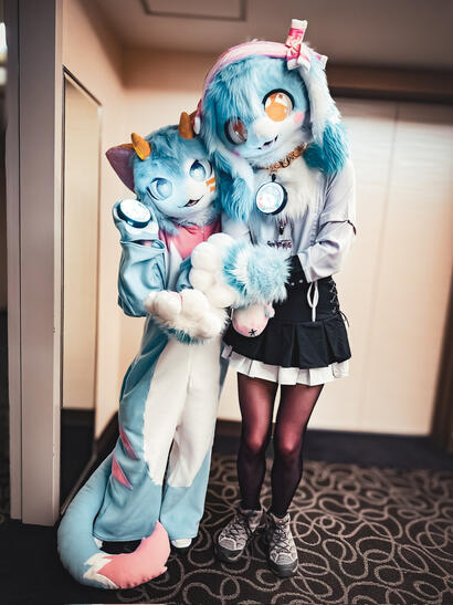 隣はAsha（Dindinさん） 📷@OwO_HOYA